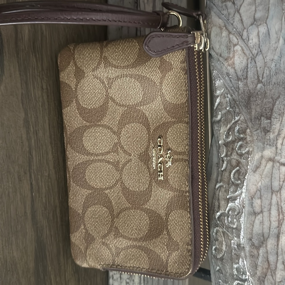 EUC COACH WRISTLET